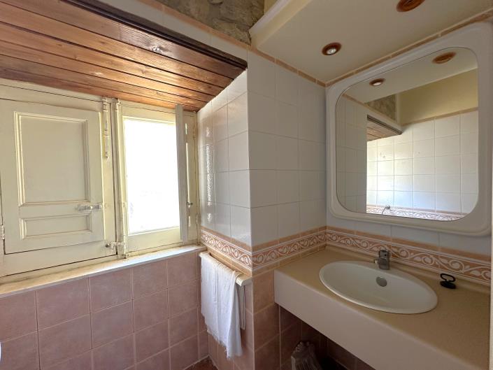 Image No.36-5 Bed Property for sale