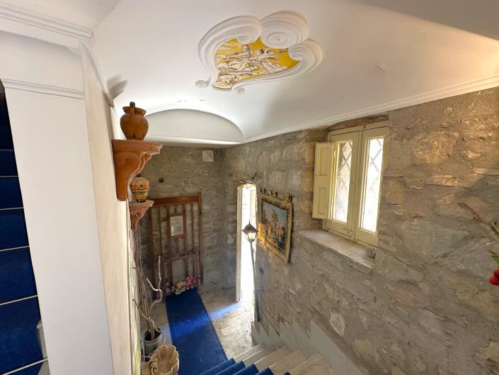 Image No.44-5 Bed Property for sale