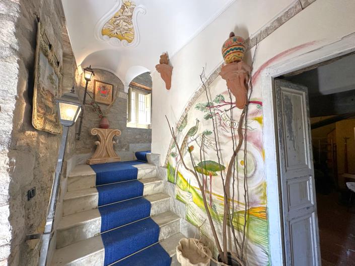 Image No.46-5 Bed Property for sale