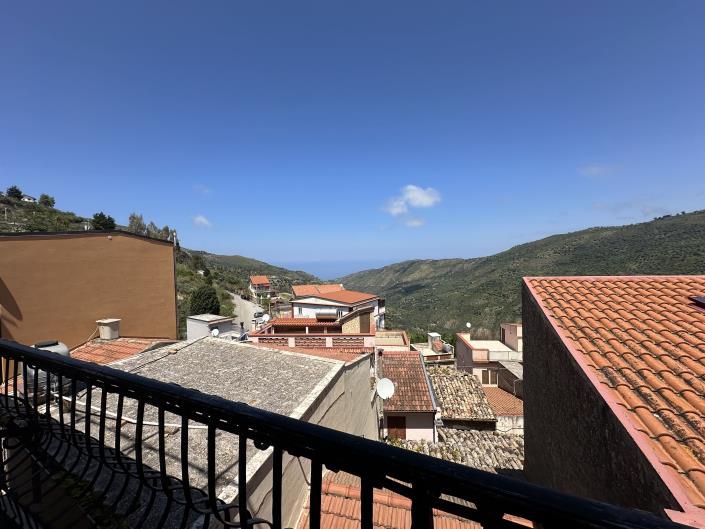 Image No.31-5 Bed Property for sale