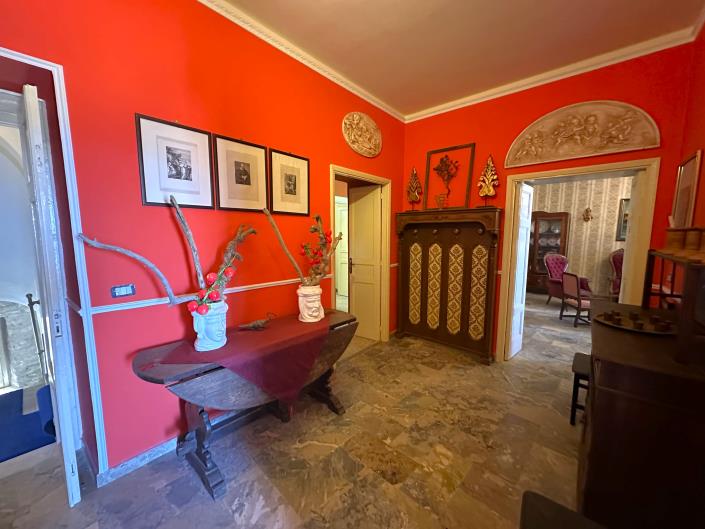 Image No.27-5 Bed Property for sale