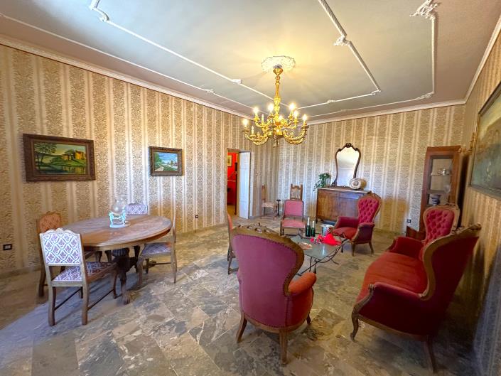 Image No.25-5 Bed Property for sale