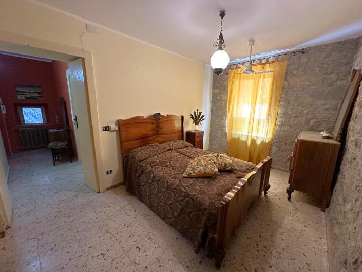 Image No.39-5 Bed Property for sale