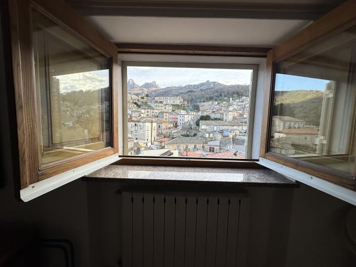 Image No.5-2 Bed House for sale