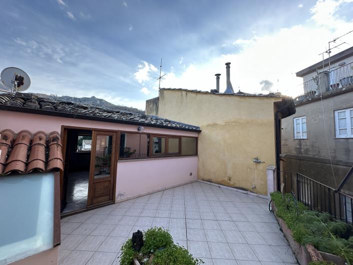 Image No.13-2 Bed House for sale