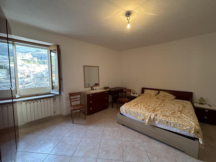 Image No.32-2 Bed House for sale