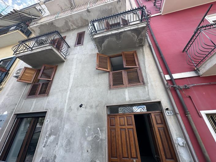 Image No.32-4 Bed Townhouse for sale