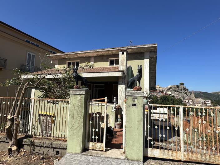 Image No.47-3 Bed Villa / Detached for sale