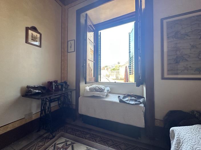 Image No.12-3 Bed Property for sale