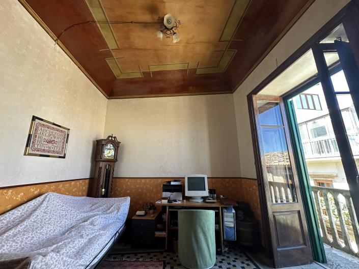 Image No.10-3 Bed Property for sale