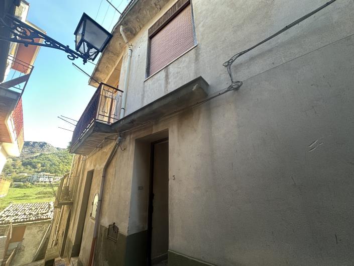Image No.41-3 Bed Townhouse for sale