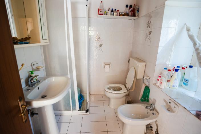 Image No.17-2 Bed Semi-Detached for sale