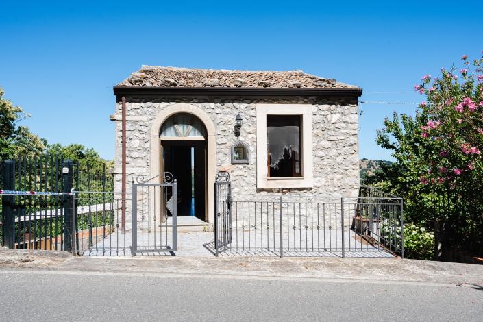 Image No.39-2 Bed Semi-Detached for sale
