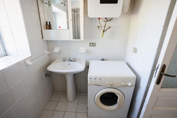 Image No.29-2 Bed Semi-Detached for sale