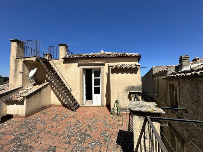 Image No.32-8 Bed House/Villa for sale