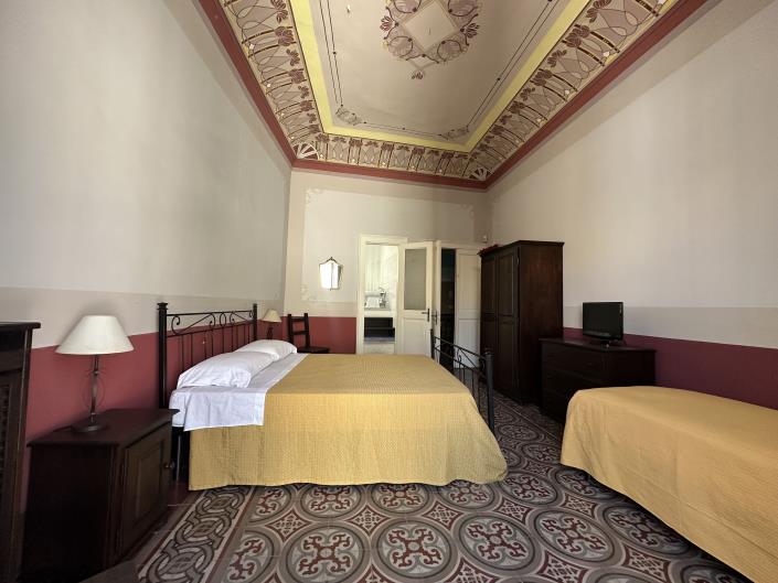 Image No.35-8 Bed House/Villa for sale