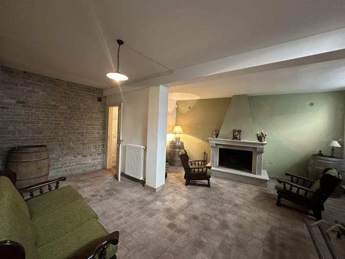 Image No.7-8 Bed House/Villa for sale