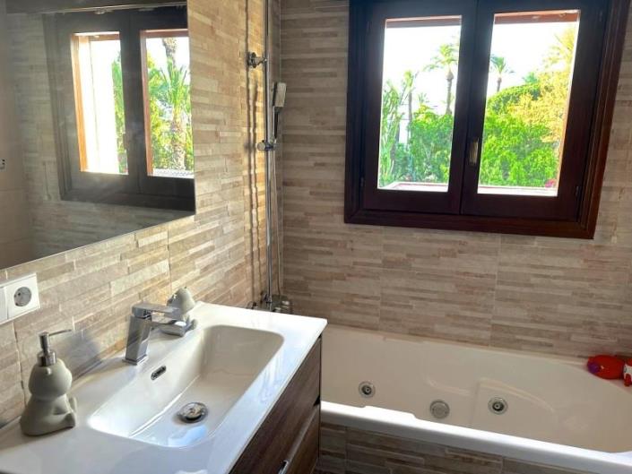 Image No.25-5 Bed Villa for sale