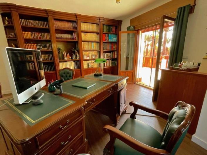 Image No.10-5 Bed Villa for sale
