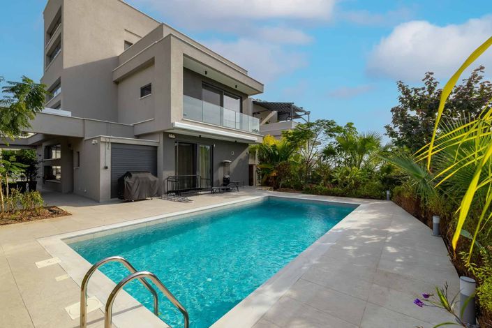 Image No.2-5 Bed House for sale