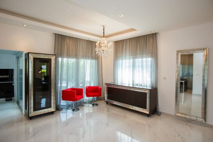 Image No.8-4 Bed House for sale