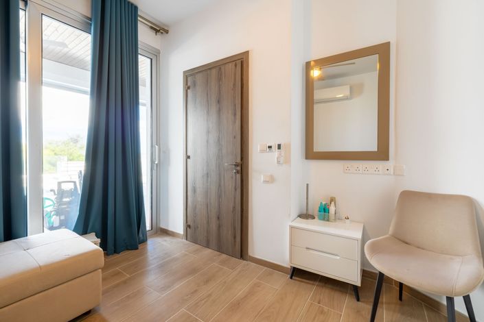 Image No.13-3 Bed House for sale