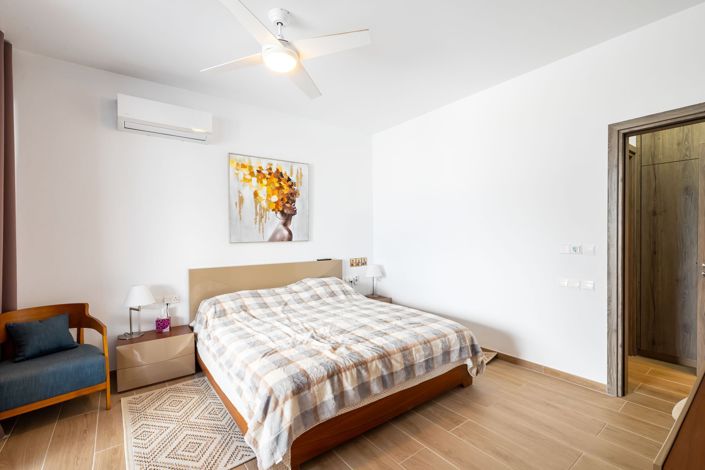 Image No.14-3 Bed House for sale