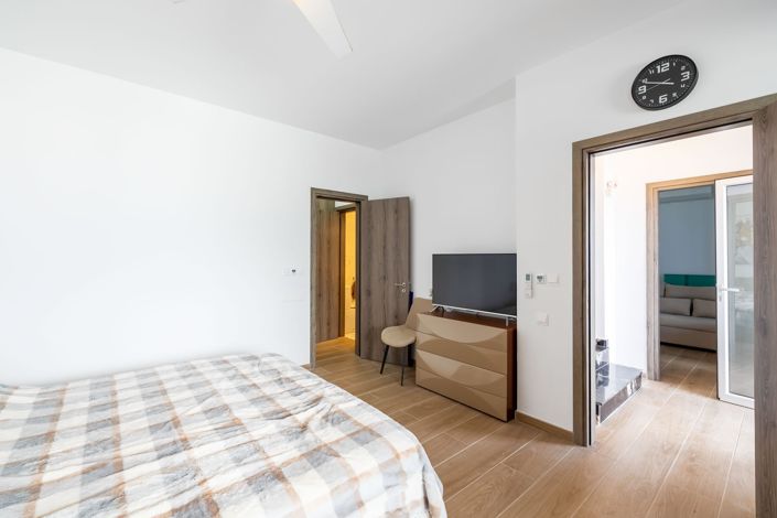 Image No.15-3 Bed House for sale