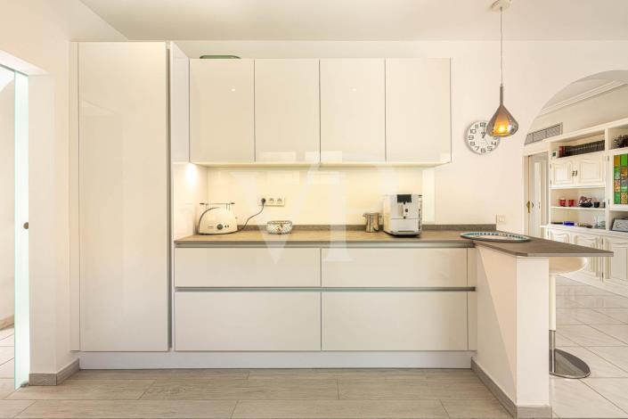 Image No.12-3 Bed House for sale