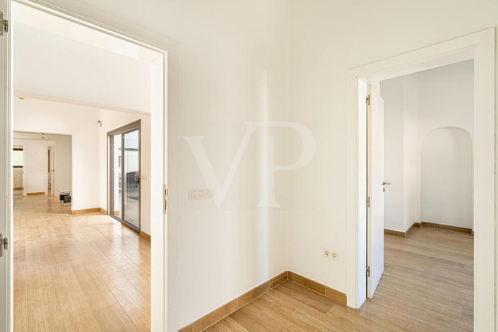 Image No.27-4 Bed Townhouse for sale