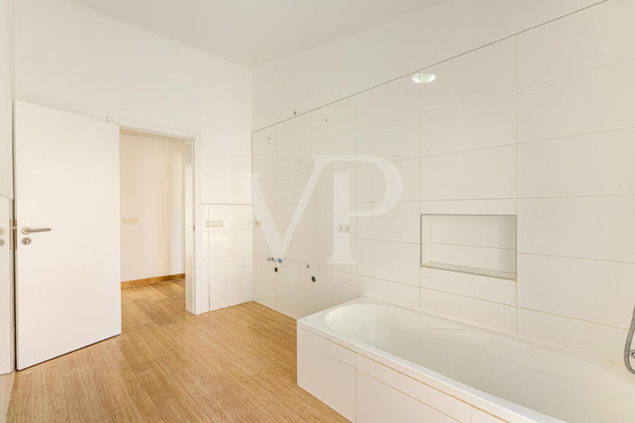Image No.30-4 Bed Townhouse for sale