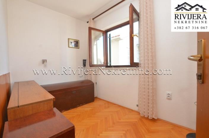 Image No.8-5 Bed House for sale