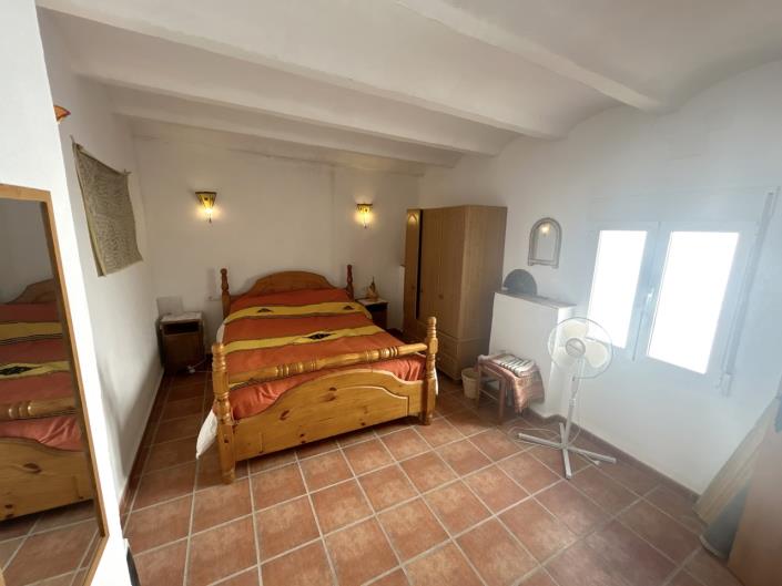 Image No.27-5 Bed Townhouse for sale