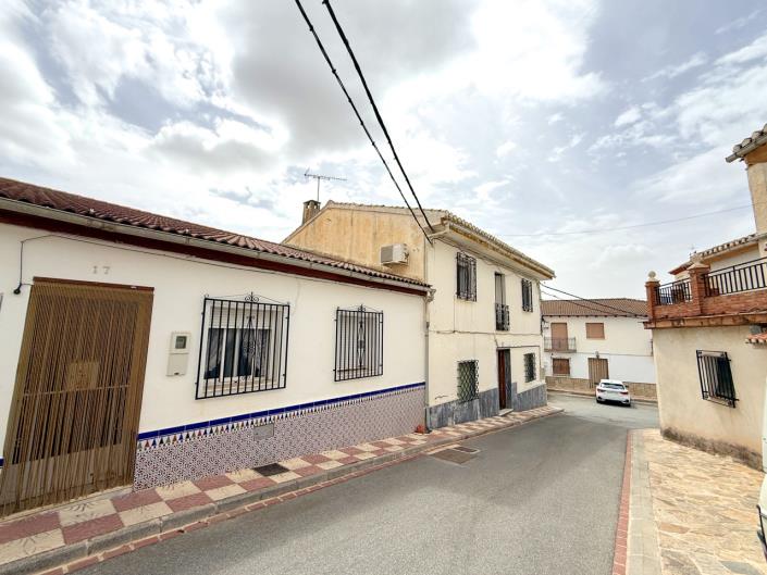 Image No.28-3 Bed Village House for sale