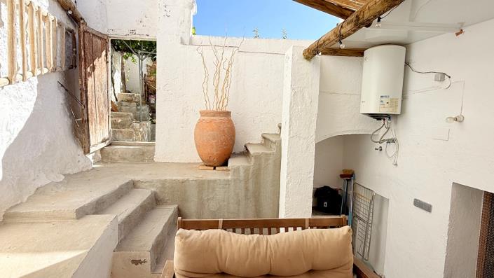 Image No.26-4 Bed Townhouse for sale