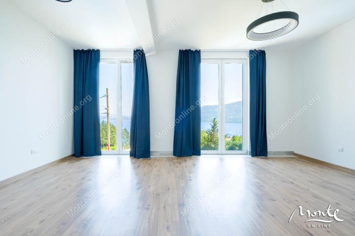Image No.26-3 Bed House for sale