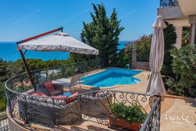 prostornyj-dom-s-vidom-na-more-i-apartamentami-dlya-arendy-v-shushane-bar_02