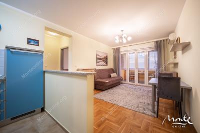 uyutnaya-kvartira-s-2-spalnyami-s-vidom-na-more-v-bechichi_05