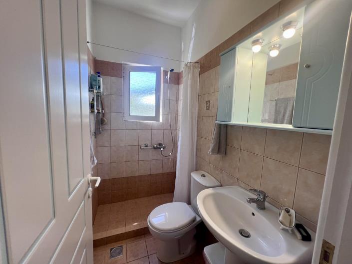 Image No.15-2 Bed Maisonette for sale