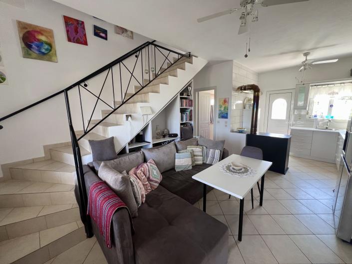 Image No.20-2 Bed Maisonette for sale