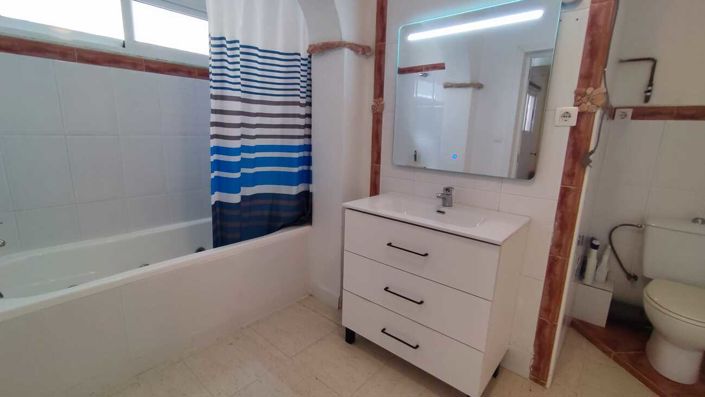 Image No.8-4 Bed Villa for sale