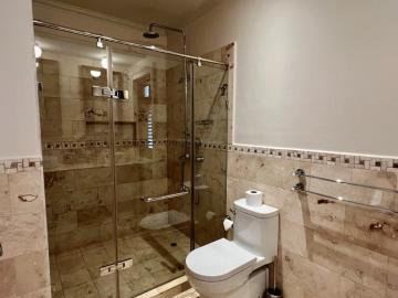 Claridges-10_guest-bathroom-2