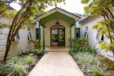 1 - St James, House