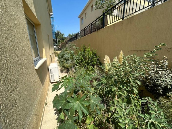 Image No.19-2 Bed Townhouse for sale