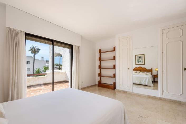 Image No.10-3 Bed Apartment for sale