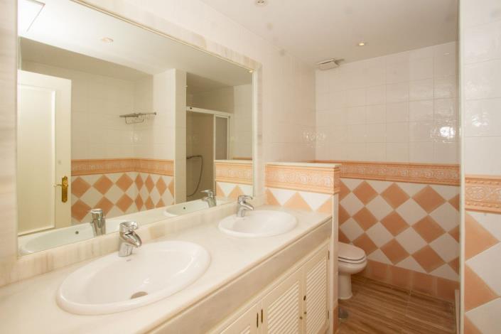 Image No.10-3 Bed Apartment for sale