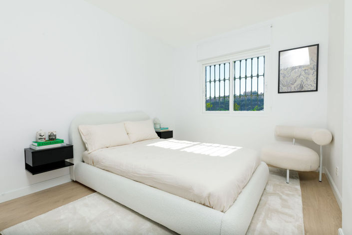 Image No.13-3 Bed Property for sale