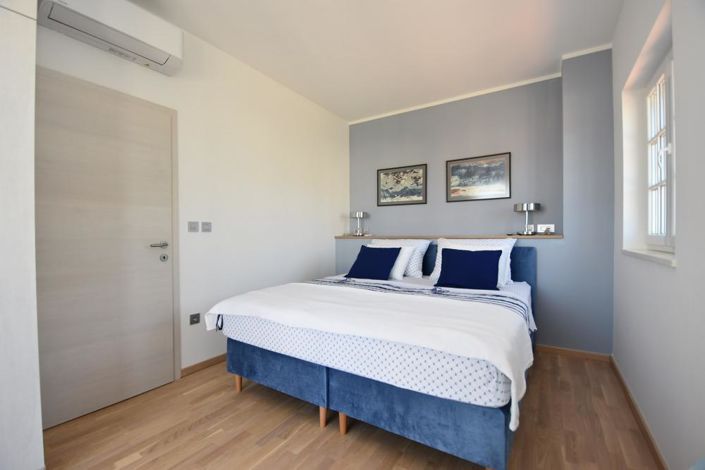 Image No.11-2 Bed Property for sale