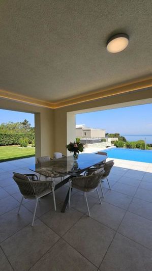 Image No.23-5 Bed Property for sale