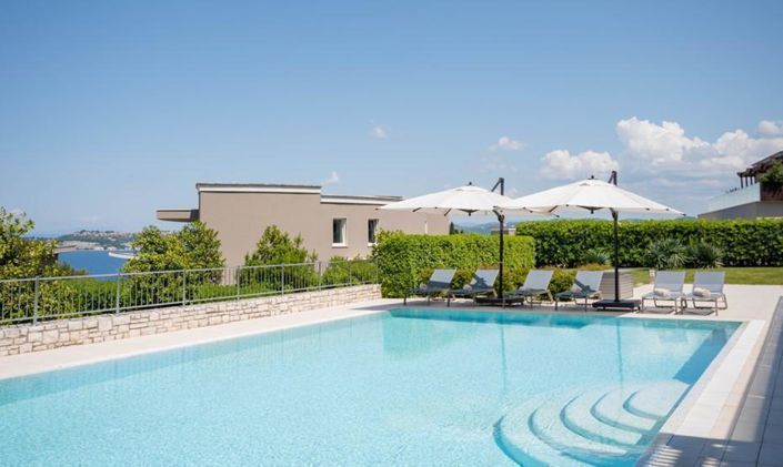 Image No.5-5 Bed Property for sale